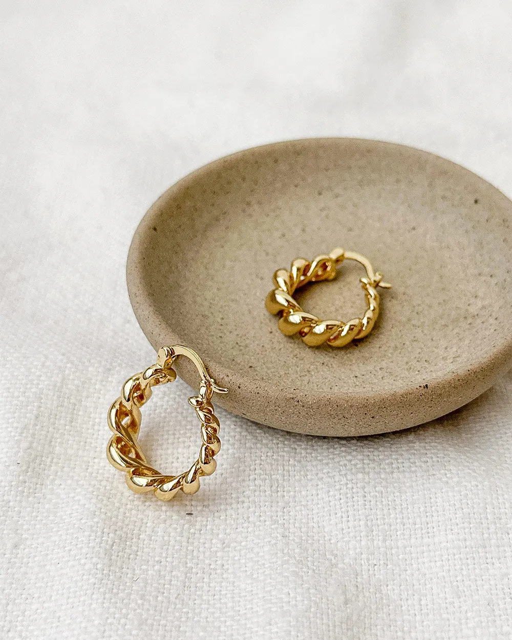 Cora Twist Hoops