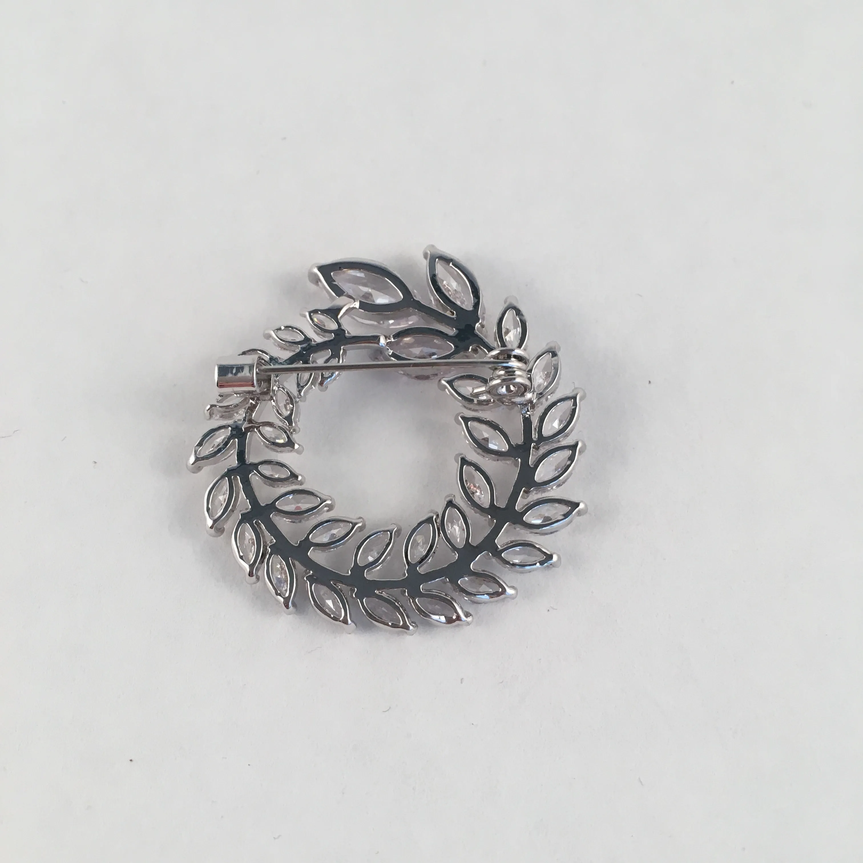 Delicate Leaf Brooch Silver