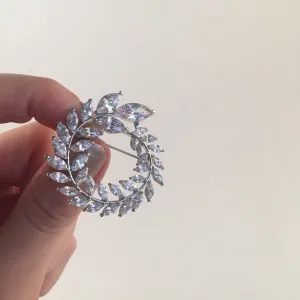 Delicate Leaf Brooch Silver