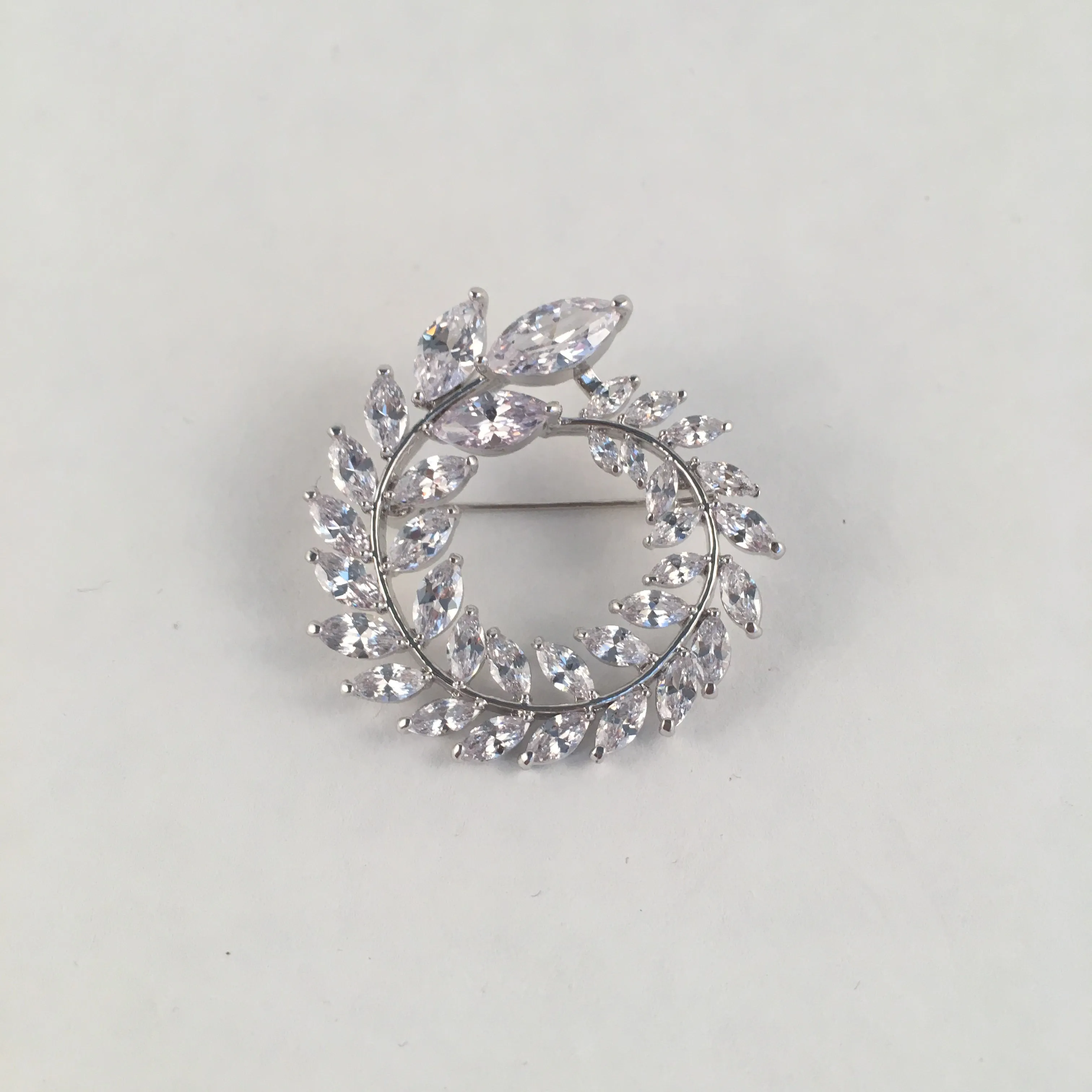 Delicate Leaf Brooch Silver