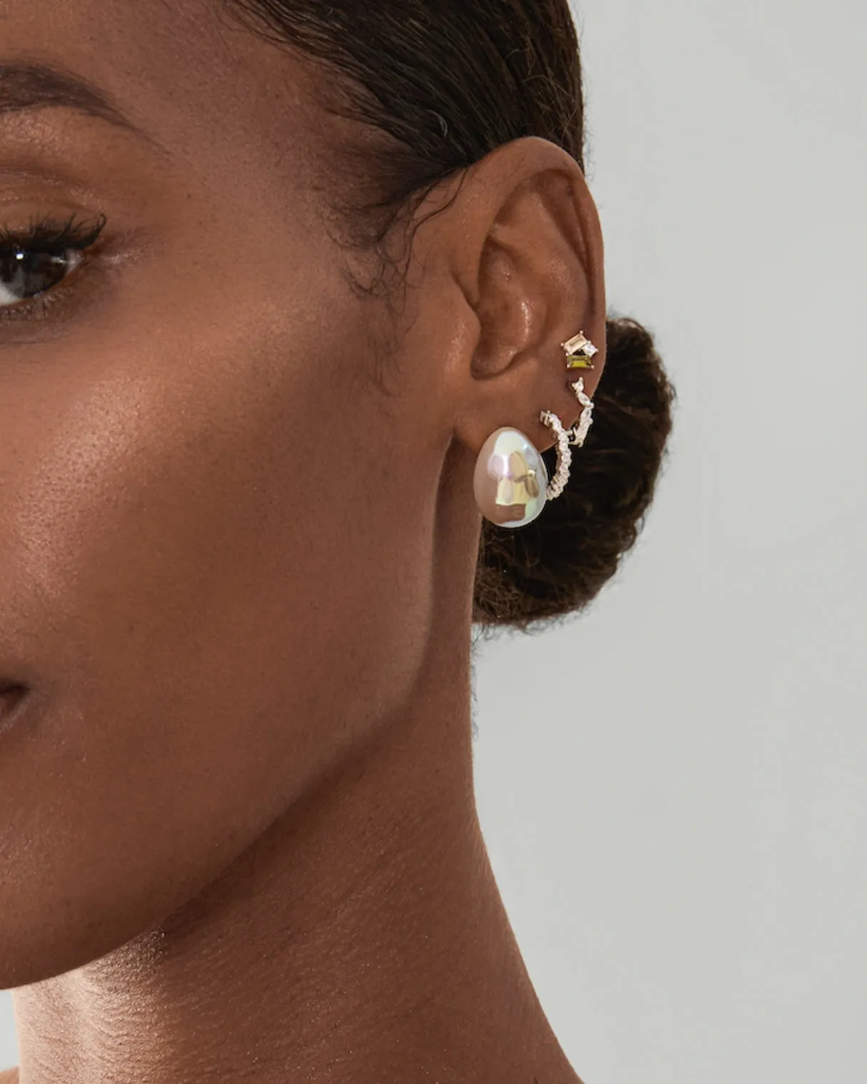 Midge Dôme Stud - Pearl Iridescent