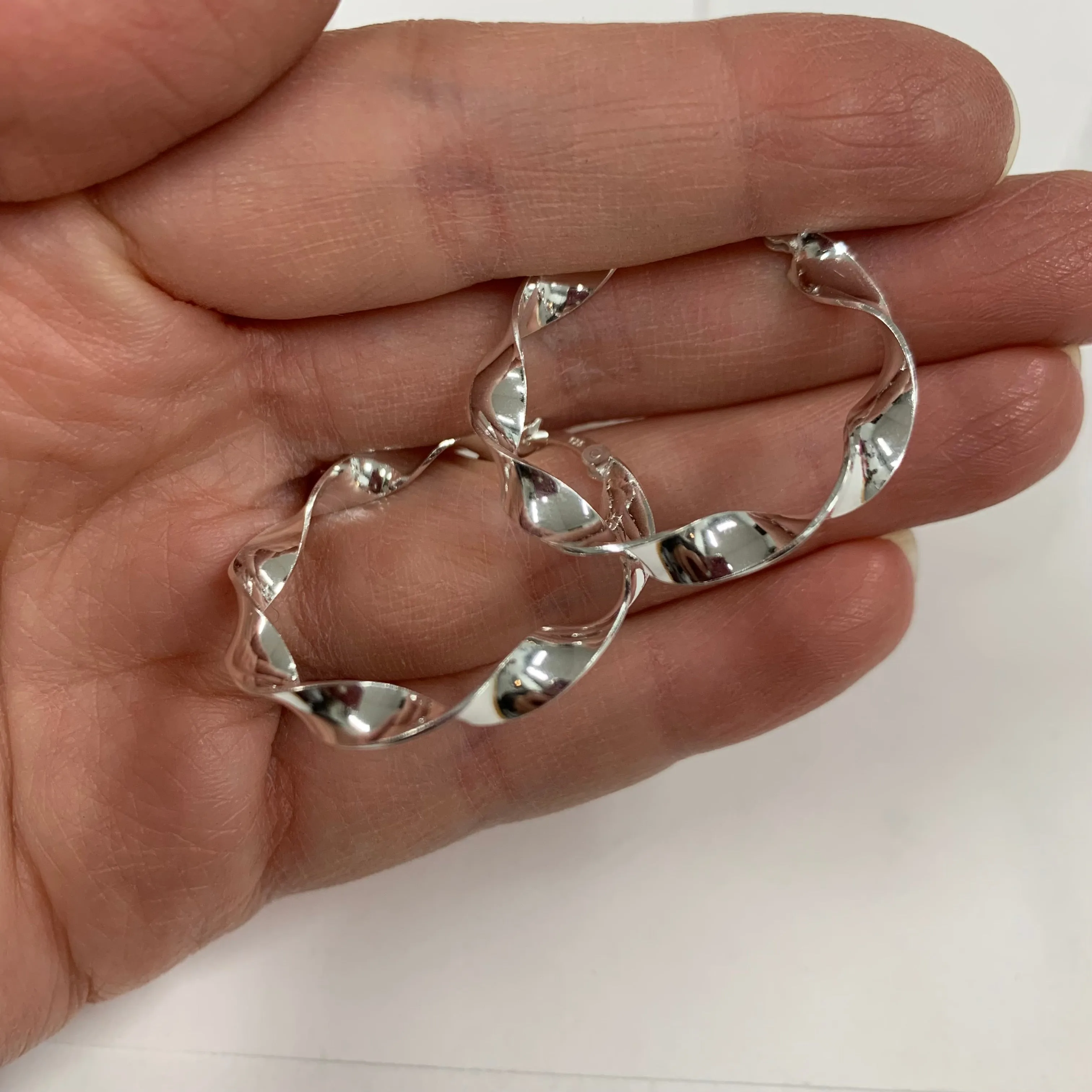 Twist hoops
