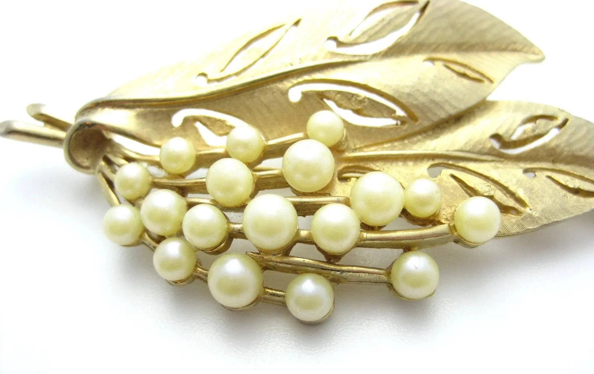 Vintage 1960s Gold & Pearl Leaf Brooch