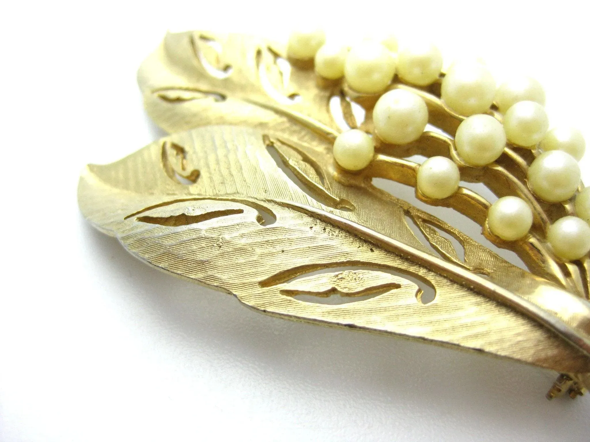 Vintage 1960s Gold & Pearl Leaf Brooch