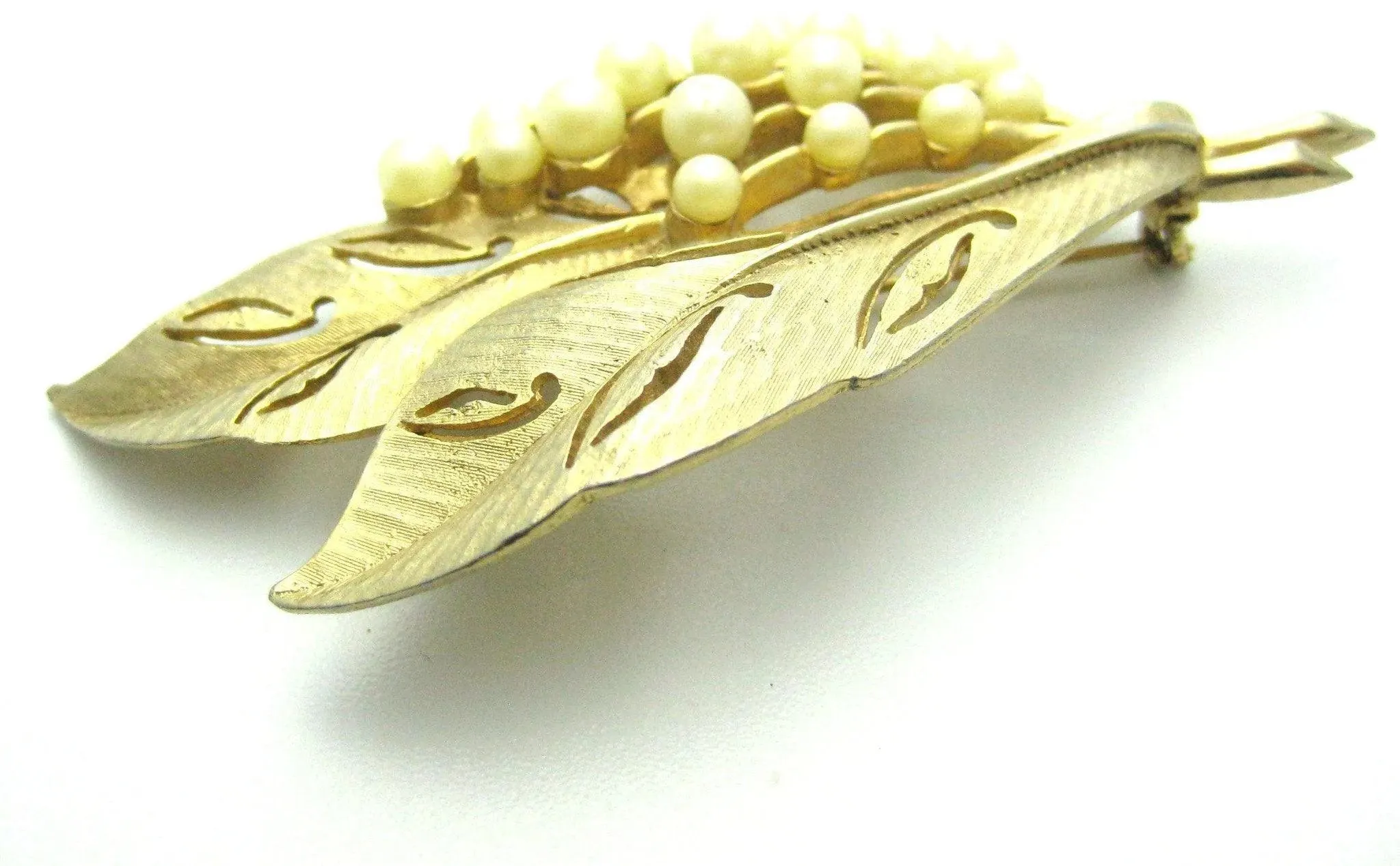 Vintage 1960s Gold & Pearl Leaf Brooch